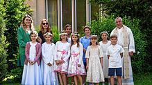 Am vergangenen Sonntag feierten neun Kinder bei bestem Wetter ihre Erstkommunion. Der lebendige Gottesdienst fand draußen auf der ...