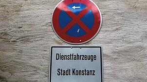 Am Rand des Augustinerplatzes gibt es einen exklusiven Parkplatz: lange Jahre nur für den damaligen Dienstwagen des OB, inzwischen für ...