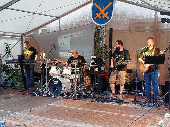 Die Band Wildwood war kurzfristig eingesprungen und sorgte für die perfekte Stimmung.