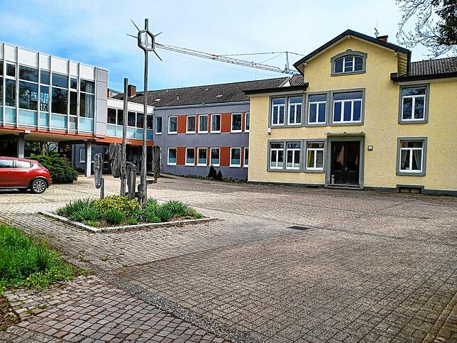 Im Rathaus von Rielasingen-Worblingen hat sich die Gemeindeverwaltung zum Ziel gesetzt, in etwa 16 Jahren klimaneutral arbeiten zu können.