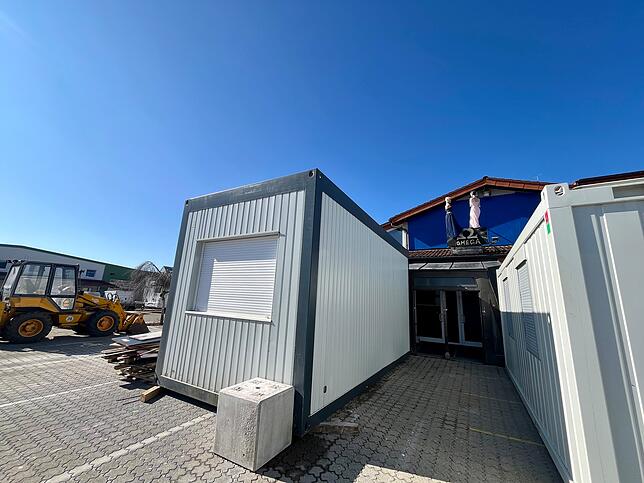 Noch wirkt es etwas wie eine Baustelle. Wo der Bagger noch steht, werden bald Bühne und Biergarten das Konzept ergänzen.