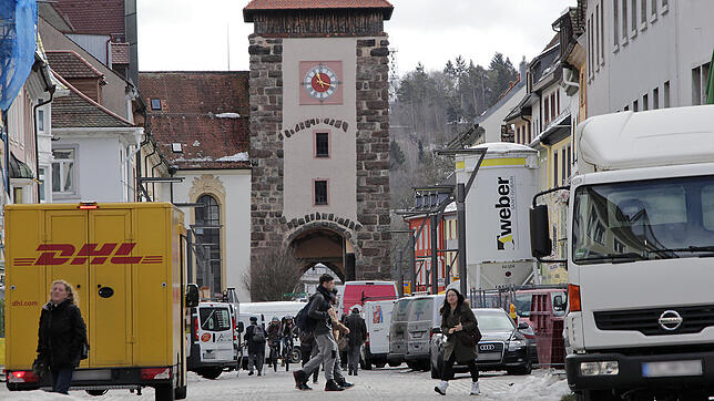 Zu viele Fahrzeuge in den Fußgängerzonen Villingens und Schwenningens. Jetzt überprüft das Bürgeramt die Genehmigungen. Bild: Jens Fröhlich