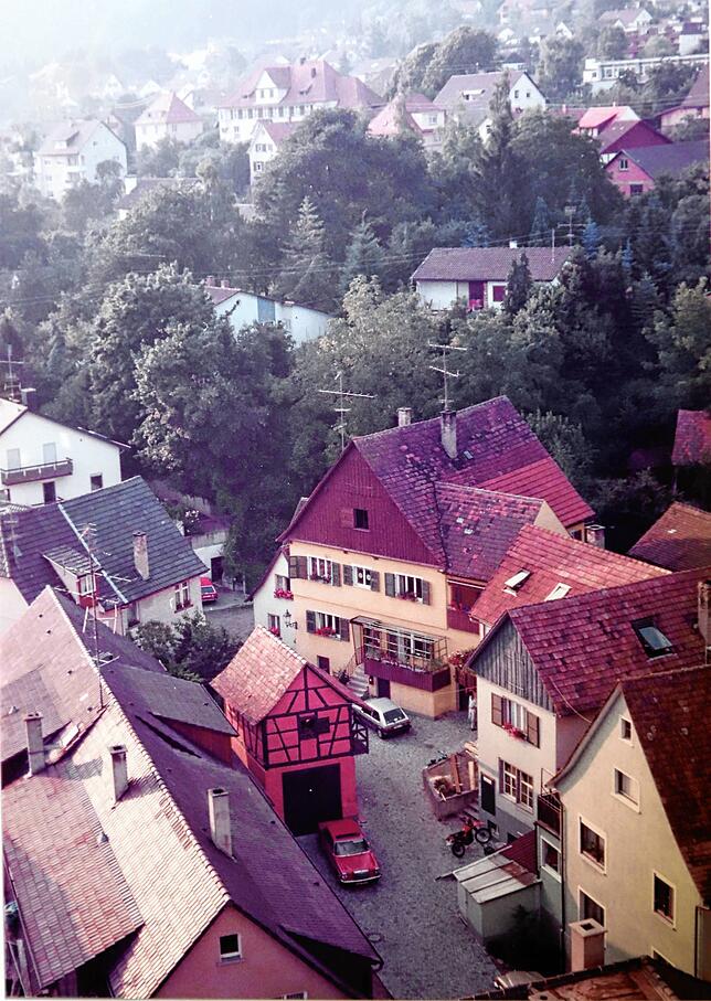 Blick vom Kirchturm auf die Gebäude &bdquo;Im Winkel&ldquo; 1984.