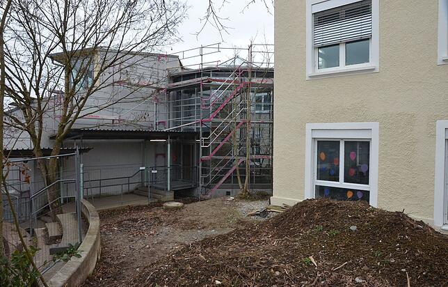 Im Außenbereich der Schule ist auch noch einiges zu tun.