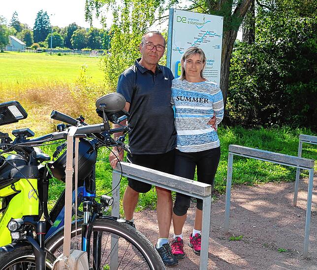 Eigentlich waren sie schon auf dem Donauradweg in Tuttlingen, doch dann ging es für die beiden aus Leipzig stammenden Radler Silva und ...