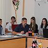 Die Arbeitsgruppe Jugendtreff im Walder 14er-Rat stellt dem Gemeinderat ihren Wunsch nach einem Jugendraum vor: (von links) Ben, ...