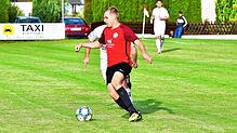 Verletzt: Nico Maier wurde beim 2:0-Sieg des FC Hochrhein schwer verletzt und musste mit Verdacht auf Wadenbeinbruch in die Klinik.