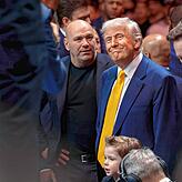 Trump amüsiert sich.