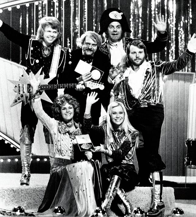 Mit der schwedischen Band Abba, dem Song „Waterloo“ und Dirigent Sven-Olof Walldoff im Napoleon-Kostüm beginnt 1974 das Zeitalter der ...