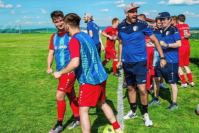 Bild 7: FC Schlüchttal feiert Meistertitel mit 5:0-Sieg gegen den FC Grießen &ndash; und wir haben Bilder!