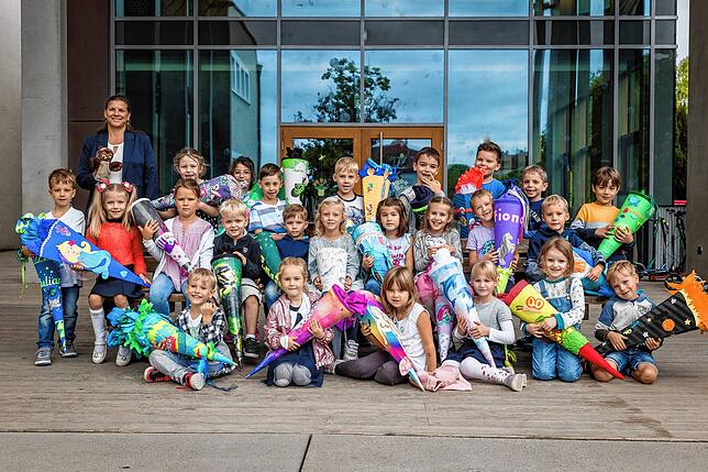 Klasse 1b: Die Klasse 1b mit ihrer Klassenlehrerin Anne-Kathrin Beran.