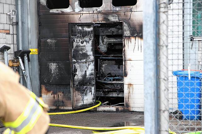 Bild 16: Einsatzkräfte verhindern Schlimmeres – Bilder vom Brand im Industriegebiet