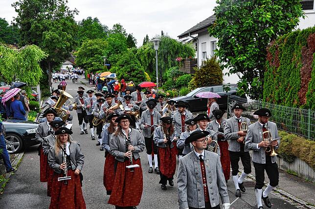 Bild 4: Der Pfingstmusikfest Jubiläumszug zum 100 Jährigen Bestehen in Leimbach – die schönsten Bilder