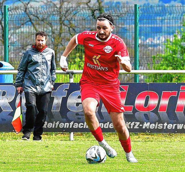 Kantersieg: Fatih Palit – hier ein Archivfoto – steuerte zwei Treffer zum 6:1-Erfolg des FC Wallbach gegen Aufsteiger SG ...