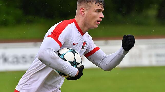 Vollgas: A-Junior Lukas Peric will im Bezirksliga-Derby gegen den VfB Waldshut zumindest 45 Minuten lang mithelfen, dass der FC RW ...