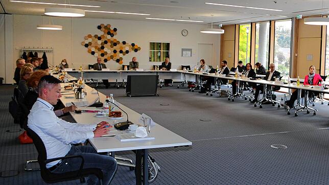 Zur Gründungsversammlung der Steuerungsgruppe für das neue Modellprojekt zur Neugestaltung des Übergangs von der Schule in den Beruf ...