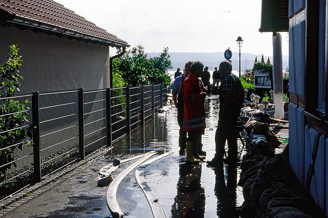 Bild 26: Archivfotos vom Hochwasser 1999: Reichenau vom Festland abgeschnitten
