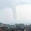 SÜDKURIER-Leser Thomas Kemper fotografiert am 16. September eine Windhose über dem Bodensee vor Friedrichshafen.
