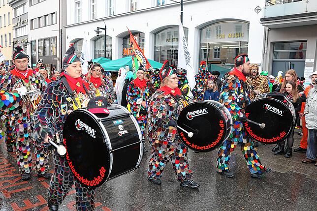 Bild 13: Schmotziger Dunschtig in Konstanz: Fasnacht mit Musik, Hästrägern und buntem Treiben - Die Bilder!