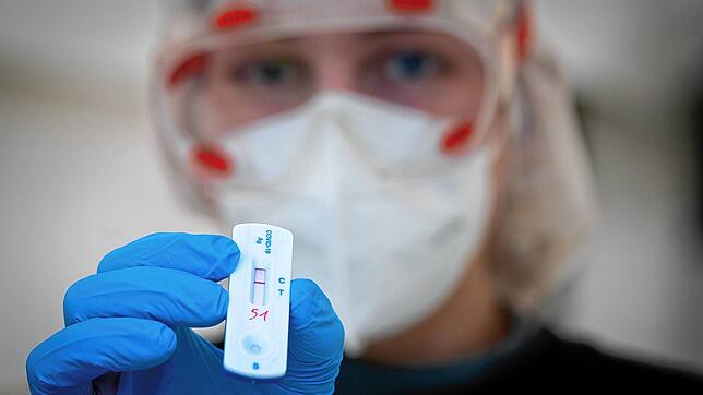 Das Infektionsschutzgesetz schreibt auch in Deutschland Quarantäne und einen Test bei der Rückkehr aus Corona-Risikogebieten vor. Ein ...