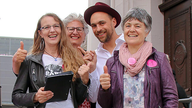 Prominente Unterstützung: Beim Kirchenstreik vor der Waldshuter Liebfrauenkirche im Mai 2019 freuten sich die Organisatorinnen über die ...