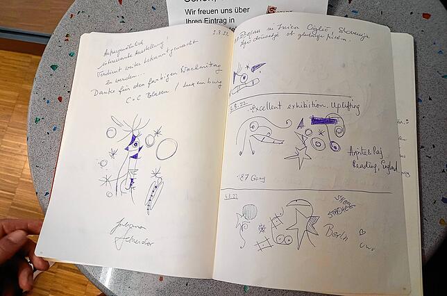 Internationales Lob im Gästebuch.