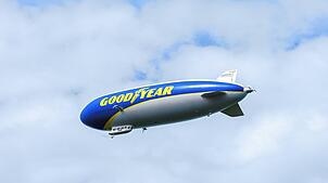 Der Goodyear-Zeppelin fliegt aktuell in Frankreich. Das Bild zeigt ihn im Jahr 2022.
