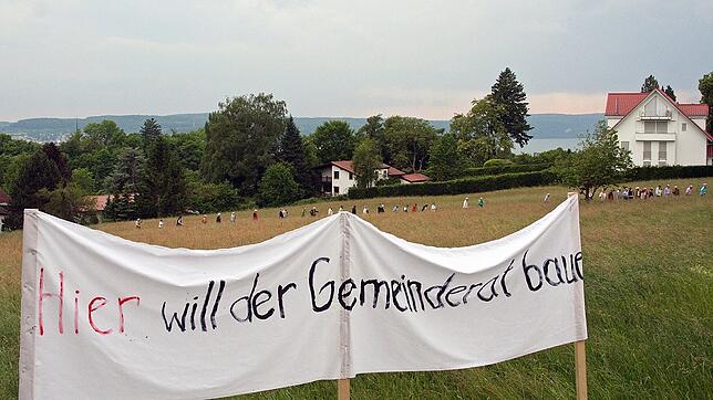 Bei der Demonstration im Mai 2012 an der Oberen St.-Leonhard-Straße wurden Transparente aufgestellt: &bdquo;Hier will der Gemeinderat ...