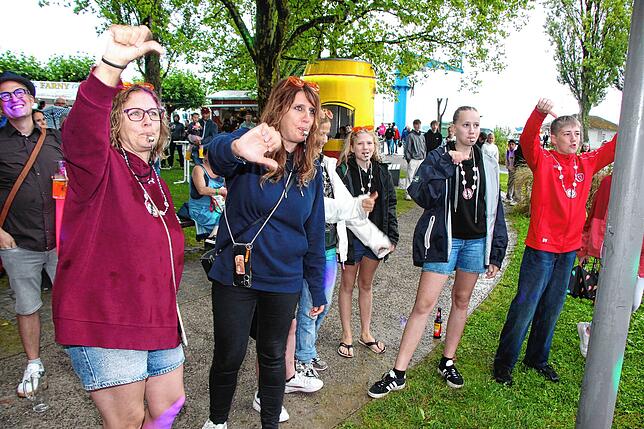 Bild 35: Uhldingen feiert: Die besten Bilder vom ersten Tag des Hafenfestes mit Schrottregatta
