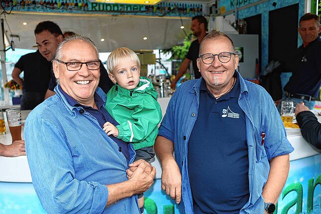 Bild 25: Frühschoppen und Flohmarkt locken die Besucher – so endet das Dingelsdorfer Herbstfest 2024