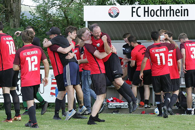 Bild 18: Dramatisches 2:1 gegen SV Berau: FC Hochrhein ist Meister &ndash; wir haben die Bilder!