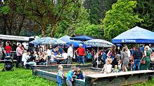 Jung und Alt genießen das Fischerfest inmitten des wunderschönen Landschaftsschutzgebietes Teufental. Bilder: Albert Bantle