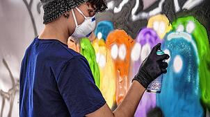 Als Teil des Sommerfun-Programms veranstaltet das Jugendzentrum in Schopfheim am Samstag einen Graffiti-Workshop mit Domenic Juppenlatz. ...