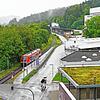 Drei Mitarbeiter der Firma Sto kommen gerade mit dem Zug am neuen Bahnsteig an und machen sich auf den Weg zur Spätschicht.