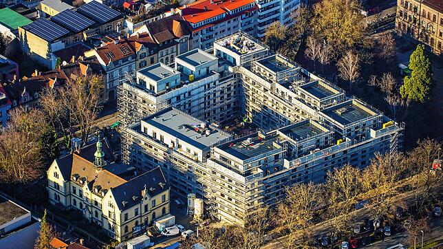 Hier sollen im Sommer 2022 die ersten Wohnungseigentümer einziehen: Die Arbeiten am Laubenhof &ndash; hier eine Aufnahme von Mitte ...
