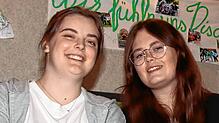 Die beiden Jugendlichen Ann-Sophie Ganter und Lea Hartfuss (von links) sind nach einer Herztransplantation zur Reha in der ...