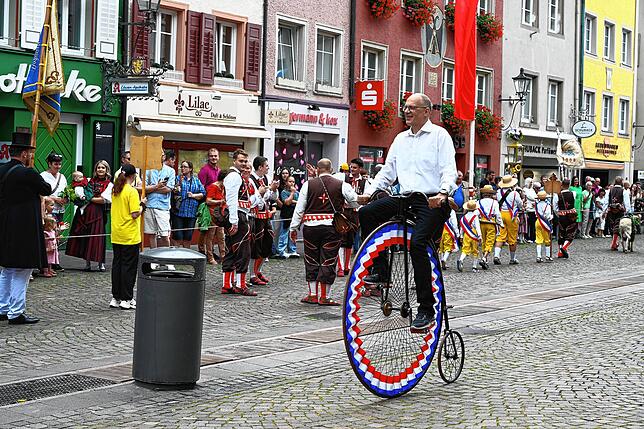 Bild 18: So schön ist das bunte Treiben am Chilbi-Festumzug (Teil 1)