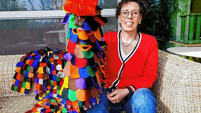 Ariane Biesinger mit ihrem Häs. Anziehen darf man es nur zur Fasnacht.