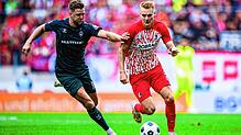 Freiburgs Philipp Lienhart (rechts) in Aktion gegen Bremens Niclas Füllkrug. Der SC konnte sich trotz zahlreicher Chancen erst zum Ende ...