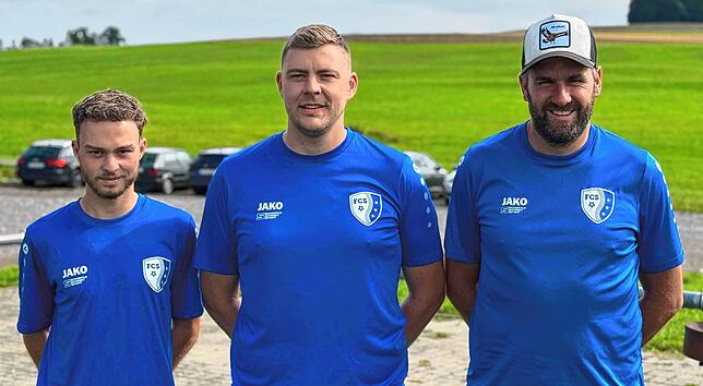 Neue: Beim FC Schlüchttal sind Elias Lang (links) und Tobias Dörflinger im Kader von Michael Gallmann (rechts), ebenso Julius Stengel ...