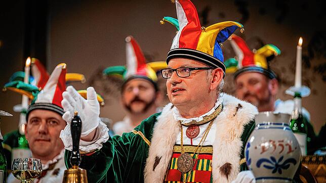 Narrenrichter Jürgen Koterzyna und seine Narrengerichtskollegen urteilen am Schmotzigen Dunschtig über Karl Lauterbach (Archivbild).