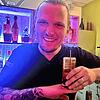 Julian Hischmann präsentiert den Negroni Spaggliato. Ein leichter Drink, der auch zum Essen passt.