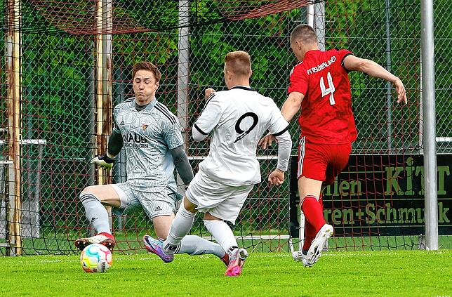 Bild 4: Die besten Bilder der Partie zwischen dem FC Überlingen und dem FV Walbertsweiler-Rengetsweiler!