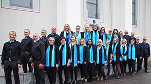 Der Kirchenchor St. Laurentius Thalheim feiert das 200-jährige Bestehen, hier mit den zusätzlichen Sängerinnnen und Sängern des ...