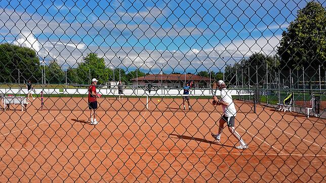 Das Training im Tennisclub Kluftern findet nach einer coronabedingten Pause wieder statt. Die Sportler müssen aber darauf achten, dass ...