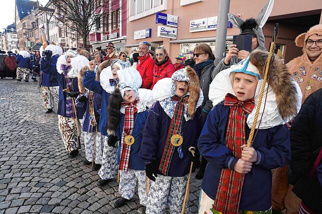 Bild 18: Villinger Maschgerelauf: Narren strömen durch die Innenstadt