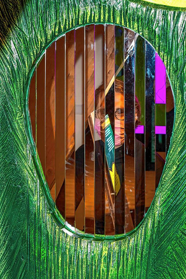 Spiegeleffekte gab es beim Betrachten der Objekte im Schwarzwaldhaus zu erleben.