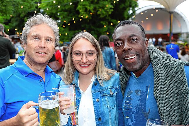 Bild 27: Die Gäste feiern beim Stadtgartenfest: Hier sind die Fotos vom ersten Abend