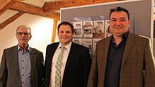 Bei der Jubiläumsfeier im Alten Schulhaus Jestetten (von links): Alfons Brohammer, Dominic Böhler und Ralf Göhrig. Bilder: Ingrid Ploss