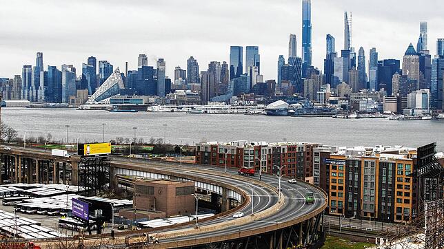Hinter der Skyline von New York spielen sich in der Corona-Krise erschütternde Dramen ab. Doch die Stadt am Hudson lässt sich nicht ...